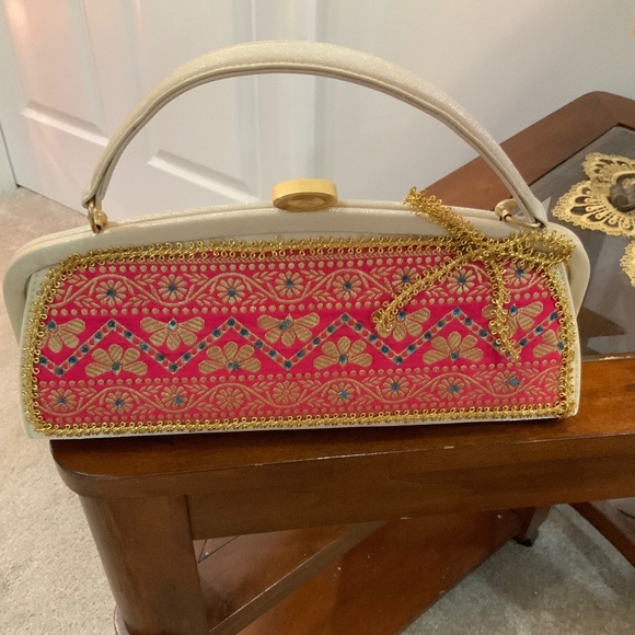 Embroidered Sequin Gold Bow Handmade Elegant Purse - Picture 3 of 12